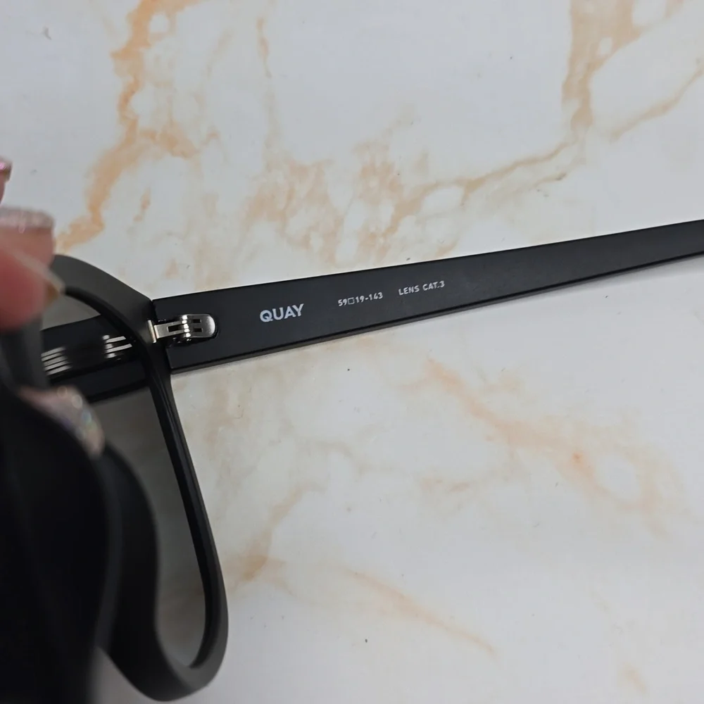 Quay Sunglasses - It's My Way in Black/Smoke Lens Mate Oversized Sunglasses Nwot - Picture 7 of 10